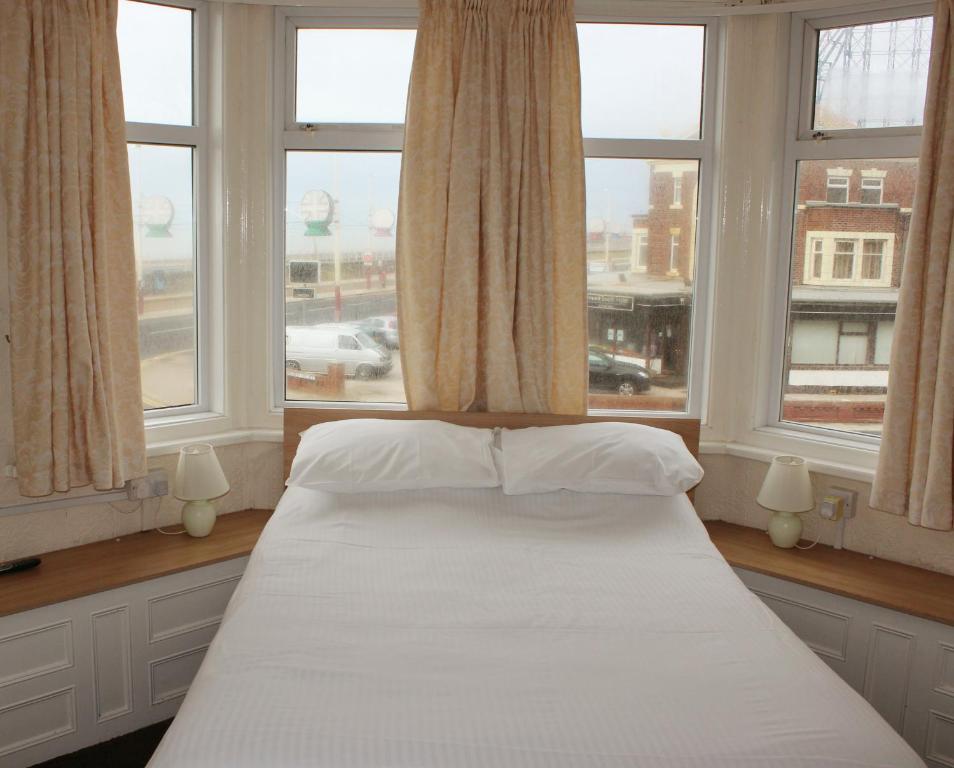 The Colwyn Hotel - Near Pleasure Beach Blackpool Exteriér fotografie