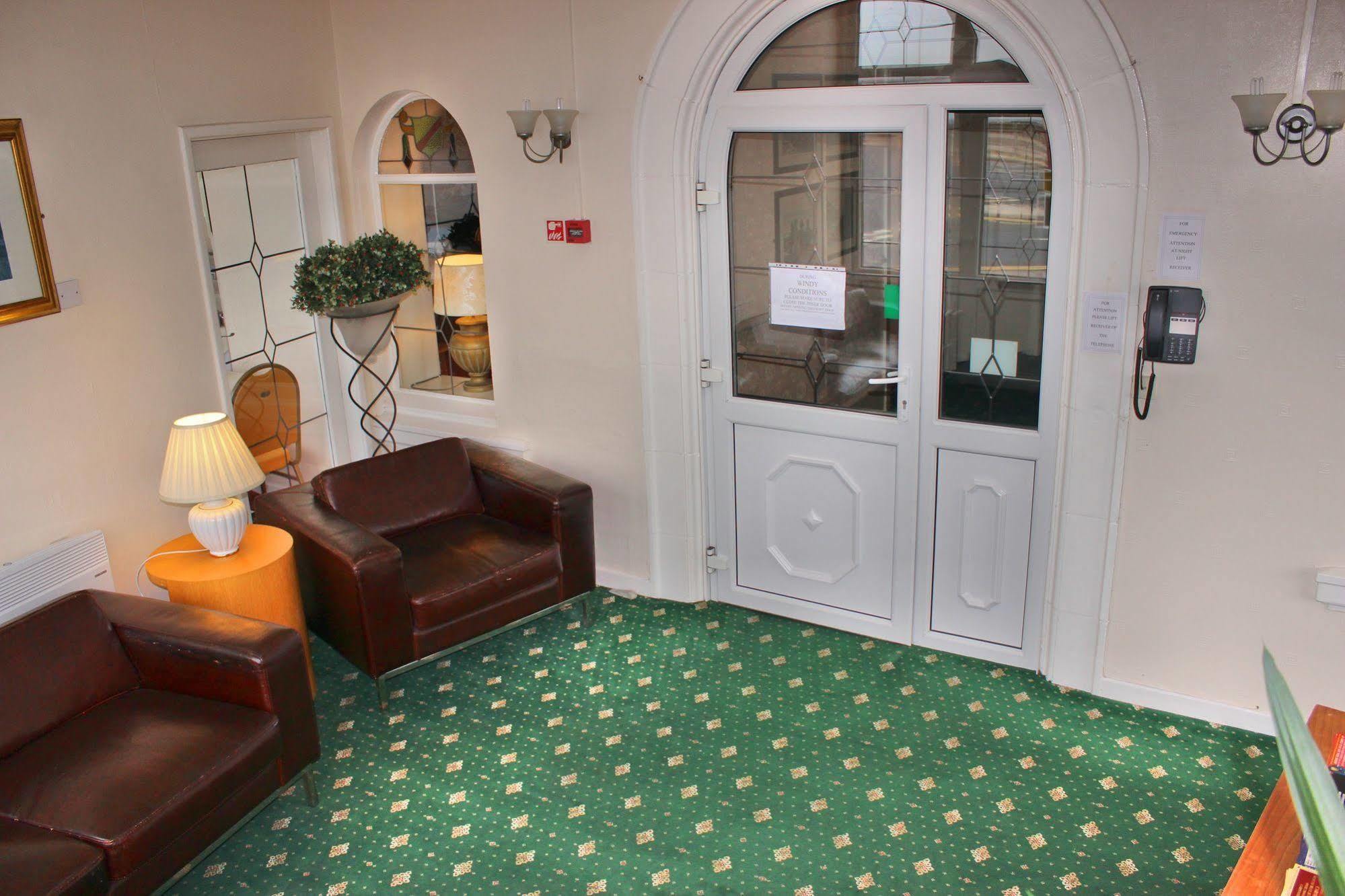 The Colwyn Hotel - Near Pleasure Beach Blackpool Exteriér fotografie